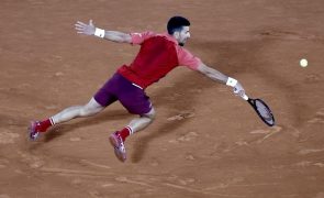 Roland Garros: Campeão Djokovic avança para a segunda ronda