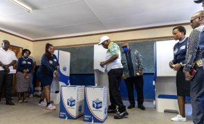 África do Sul inicia contagem de votos após forte afluência às urnas