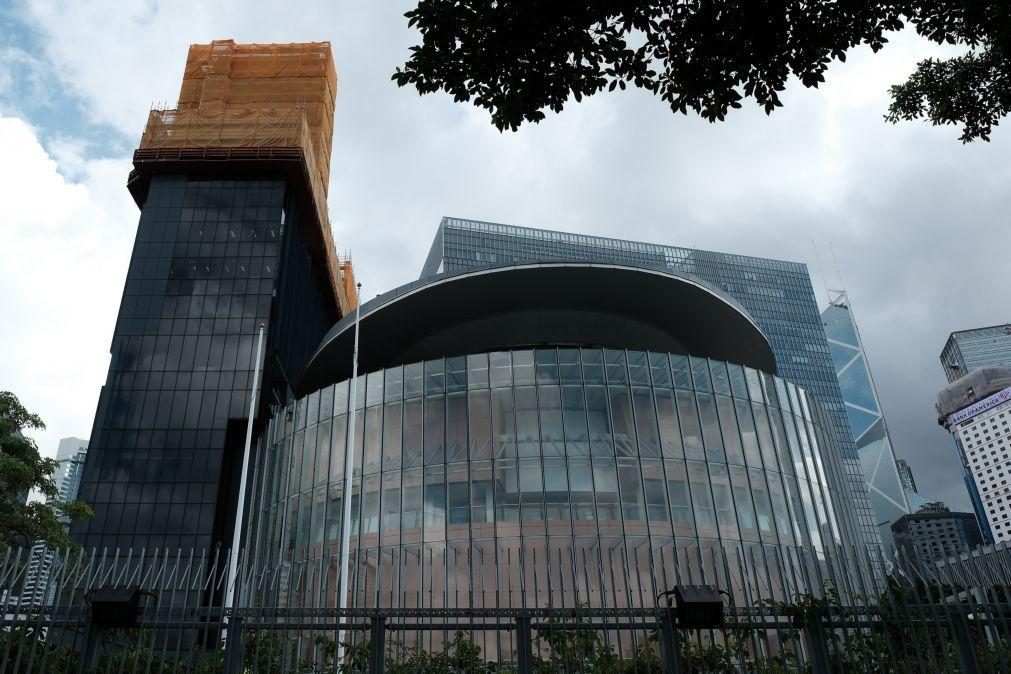 Justiça de Hong Kong condena 14 pessoas por realizarem primárias não oficiais