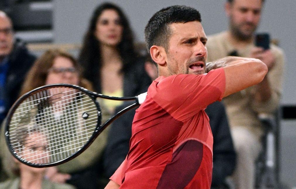 Djokovic elimina Carballes Baena e segue para terceira ronda