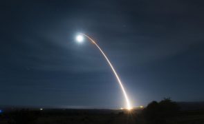 EUA testam míssil balístico intercontinental na doutrina de dissuasão nuclear
