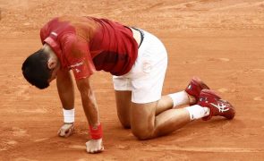 Roland Garros: Campeão Djokovic desiste e 'promove' Sinner a número um mundial
