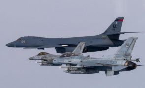Força Aérea dos Estados Unidos participa em exercício na península coreana