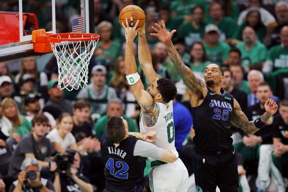 Celtics dominam Mavericks no arranque da final da NBA