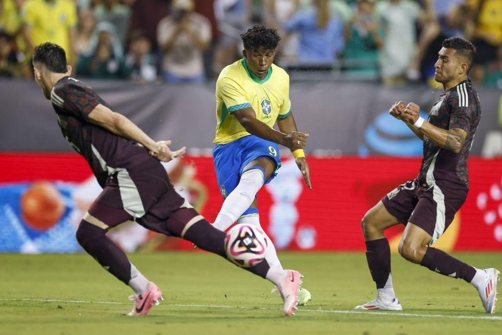 Endrick dá vitória ao Brasil sobre o México na estreia do portista Evanilson