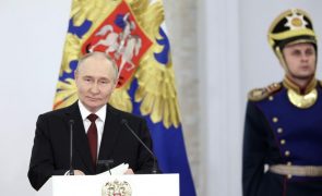 Putin reconhece que Rússia vive 