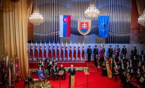 Presidente da Eslováquia toma posse e promete reunificação do país