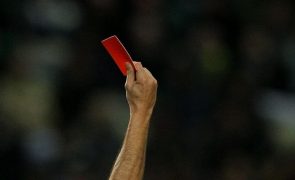 Portugal mantém sete árbitros na elite da UEFA