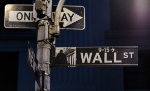 Bolsa de Nova Iorque negoceia em alta impulsionada pelas empresas tecnológicas