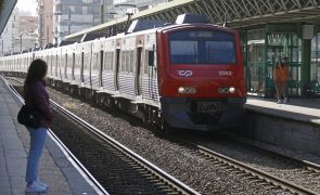 Linha de Sintra com atrasos após atropelamento ferroviário na estação da Damaia
