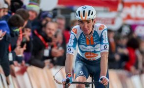 Ciclista francês Romain Bardet anuncia fim da carreira em estrada em 2025