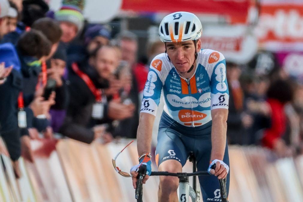 Ciclista francês Romain Bardet anuncia fim da carreira em estrada em 2025