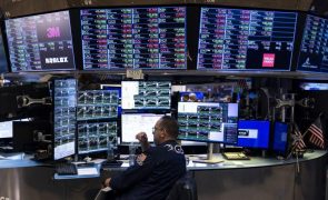 Wall Street fecha semana sem rumo com prudência a reinar após vários recordes