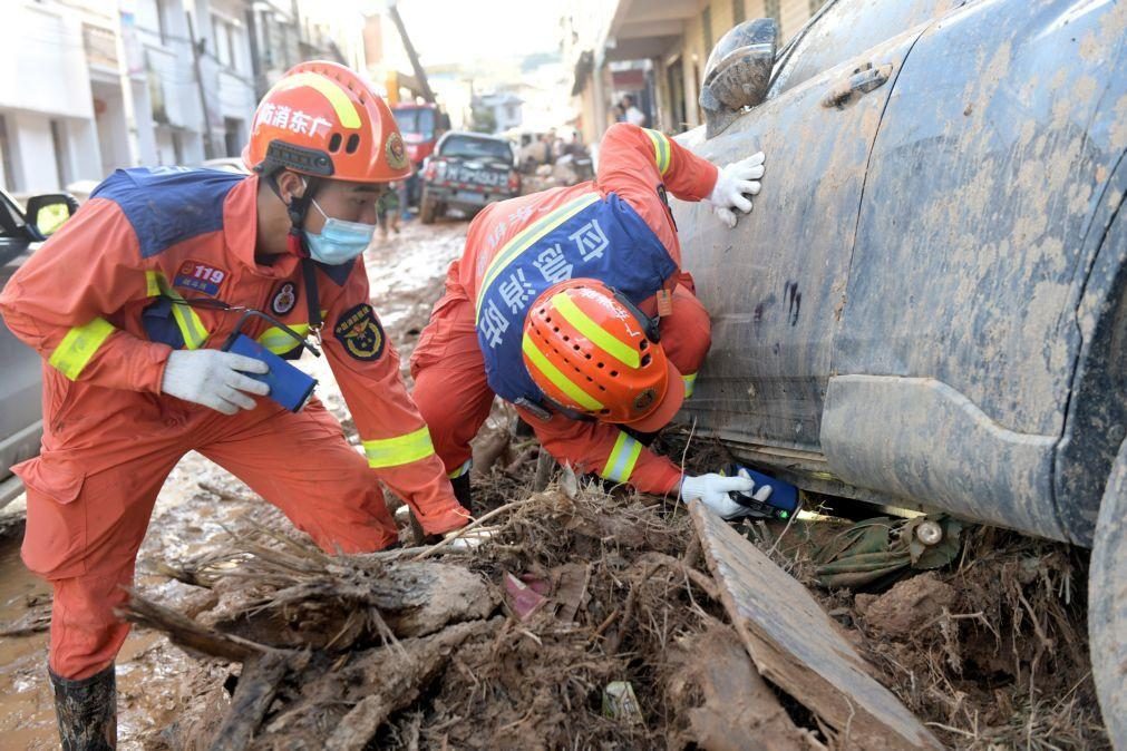 Chuvas torrenciais provocaram pelo menos sete mortos na China