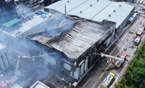 Incêndio em fábrica de baterias na Coreia do Sul provoca um morto e 21 desaparecidos