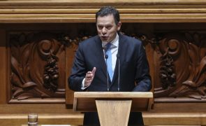 Montenegro regressa aos debates quinzenais no parlamento mais de um mês depois