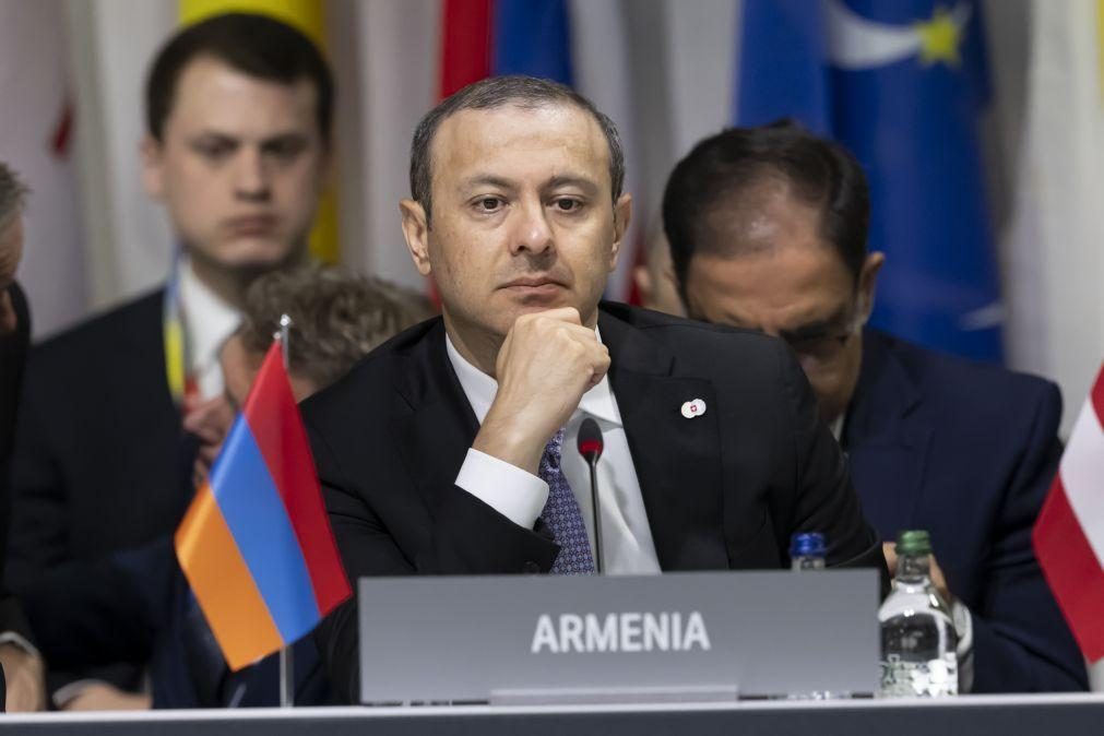 Arménia acusa Rússia de devolver Nagorno-Karabakh ao Azerbaijão