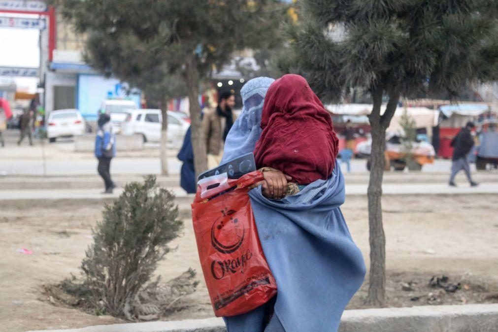 Governo talibã afirma que direitos das mulheres estão fora da agenda de Doha