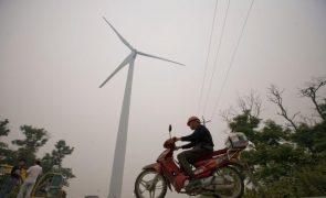 China poderá alcançar este ano metas para 2030 no setor das renováveis