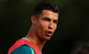 Cristiano Ronaldo Com apoio muito especial na bancada para jogo contra a Eslovénia