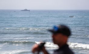 Navios da Marinha já percorreram 500 milhas para procurar desaparecidos de naufrágio