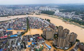 Mais de 1,5 milhões de pessoas afetadas por inundações no centro da China