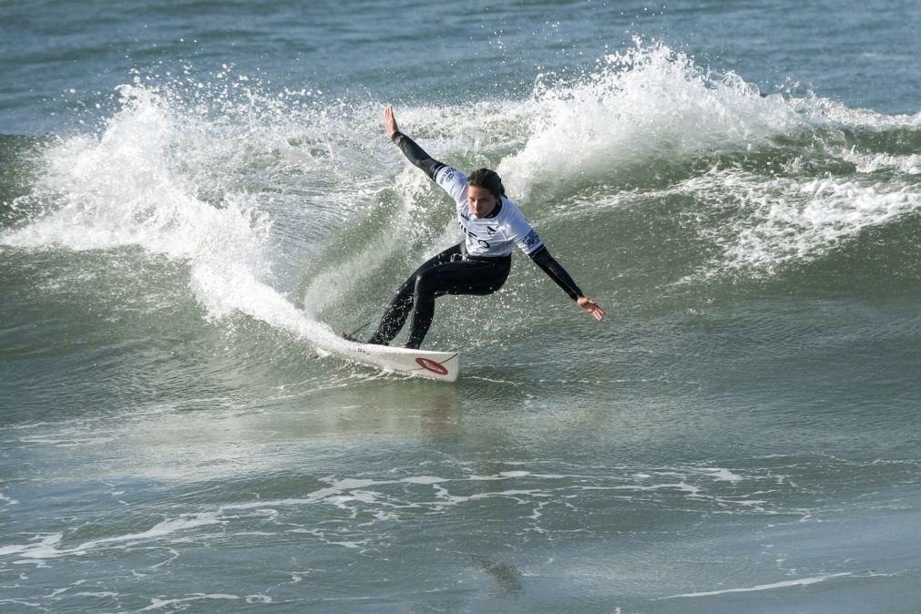 Surfista Francisca Veselko nona classificada no Balito Pro