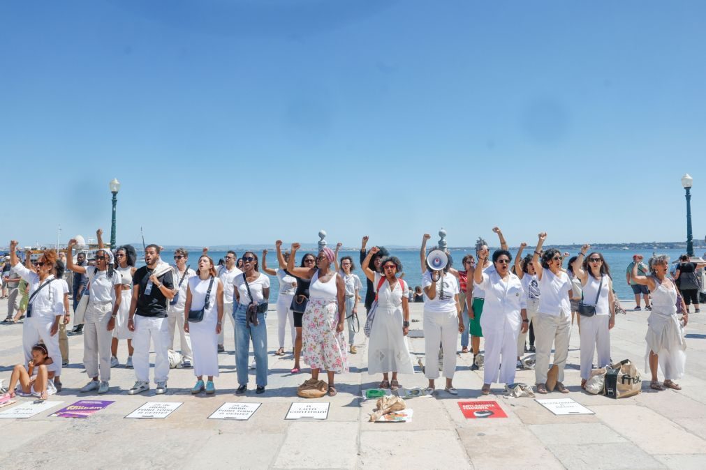 Meia centena de pessoas protestam em Lisboa contra 