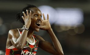 Queniana Faith Kipyegon bate recorde mundial dos 1.500 metros