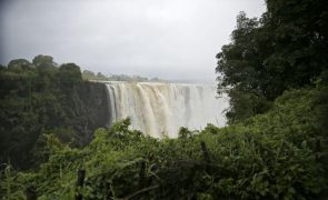 Zimbabué e a Zâmbia assinam acordo de exploração conjunta das Cataratas Vitória