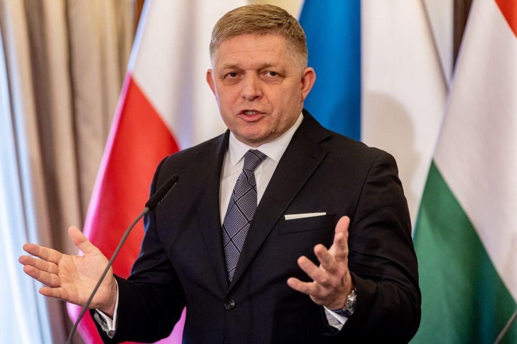PM eslovaco regressa ao trabalho quase dois meses após tentativa de assassínio