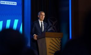 Secretário-geral da NATO avisa que tempo para defender liberdade e democracia é agora e lugar é Ucrânia