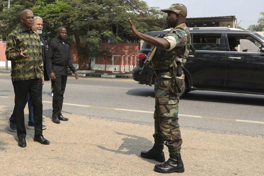 Oposição angolana travada pela polícia de intervenção no Largo 1.º de Maio