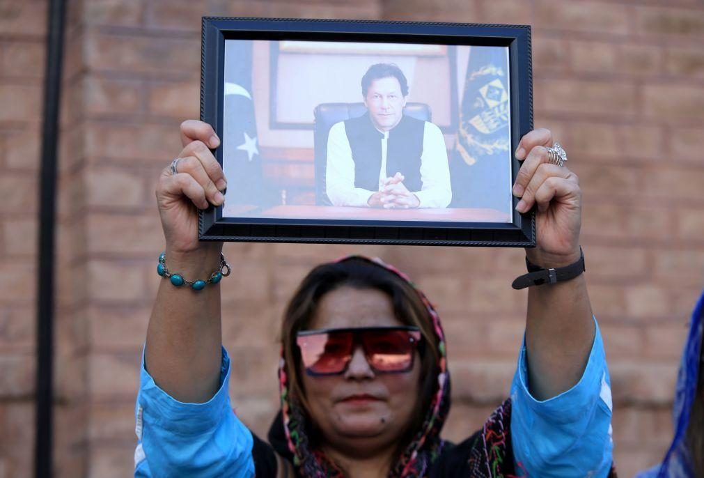 Líder da oposição no Paquistão, Imran Khan, deverá ser libertado após absolvição em tribunal
