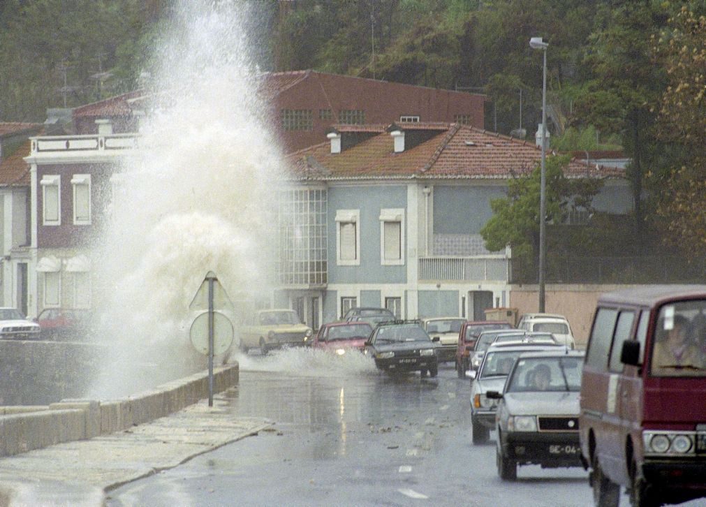 Trânsito na Marginal de Cascais reaberto após acidente mortal na Parede