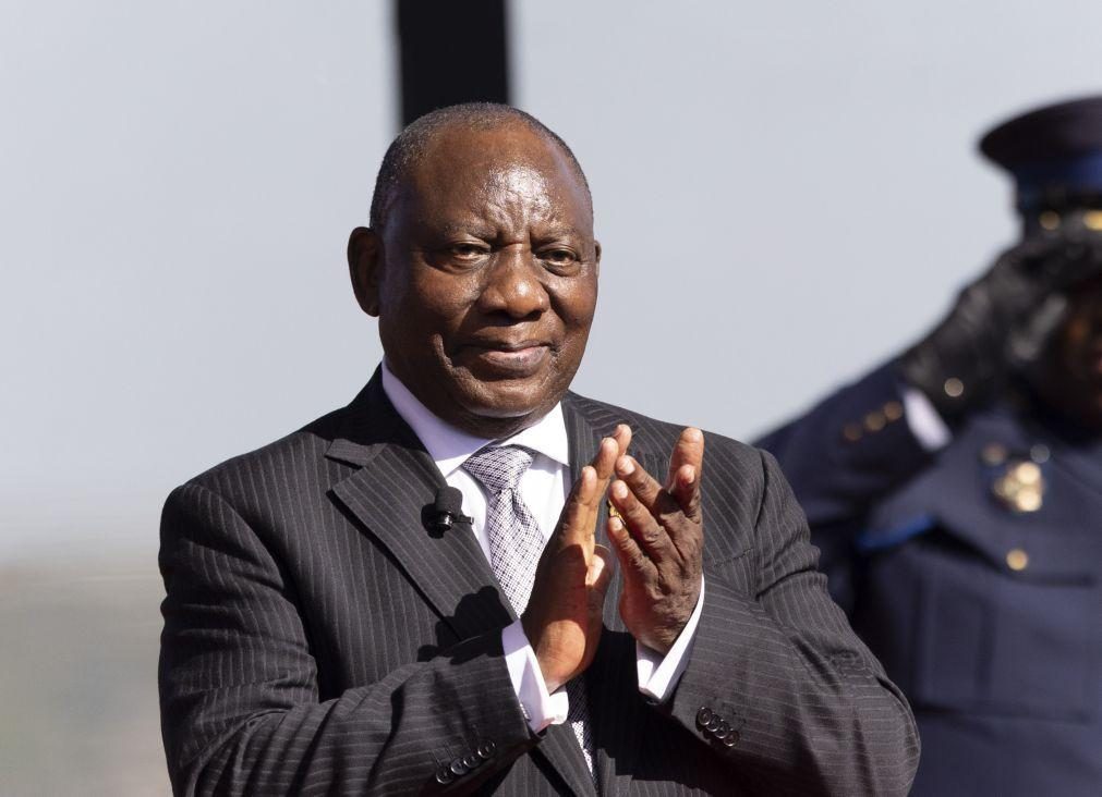 Presidente sul-africano quer país menos dependente do carbono sem afetar empregos