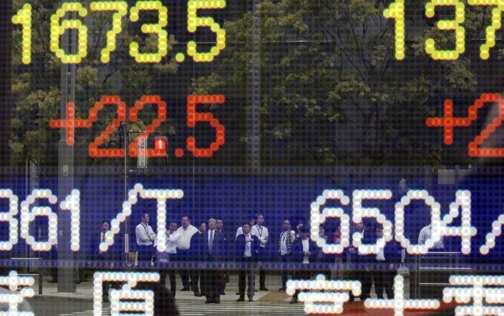 Bolsa de Tóquio abre a ganhar 0,25%