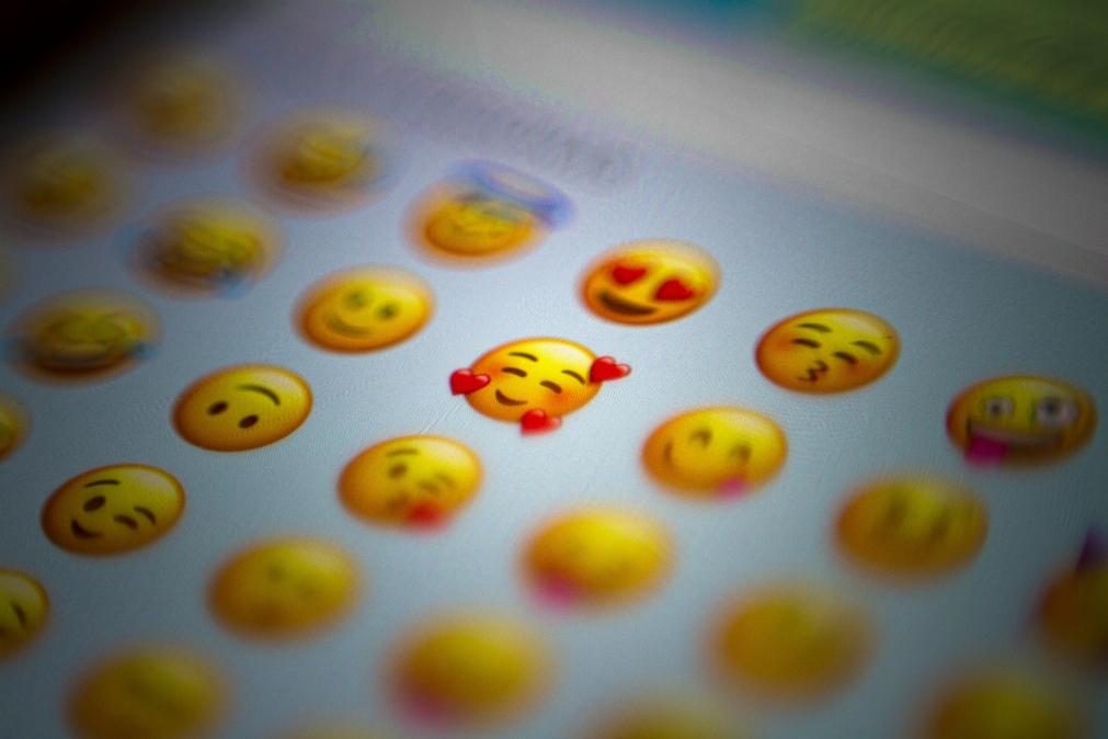 A história dos emojis – com quantos começámos e quantos existem hoje