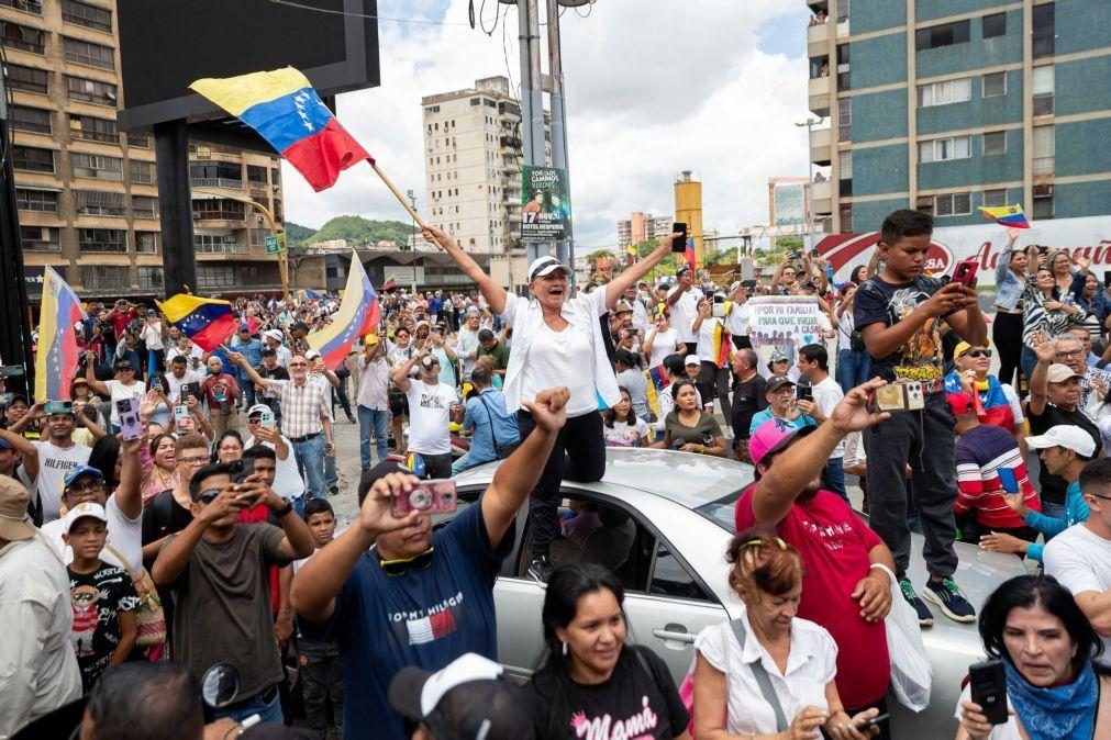 María Corina Machado denuncia atentado contra si e a sua equipa na Venezuela