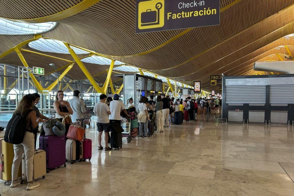 Repostos sistemas informáticos nos aeroportos espanhóis após falha na Microsoft