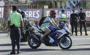 Estrada de acesso à praia de Faro reabre após acidente com dois mortos