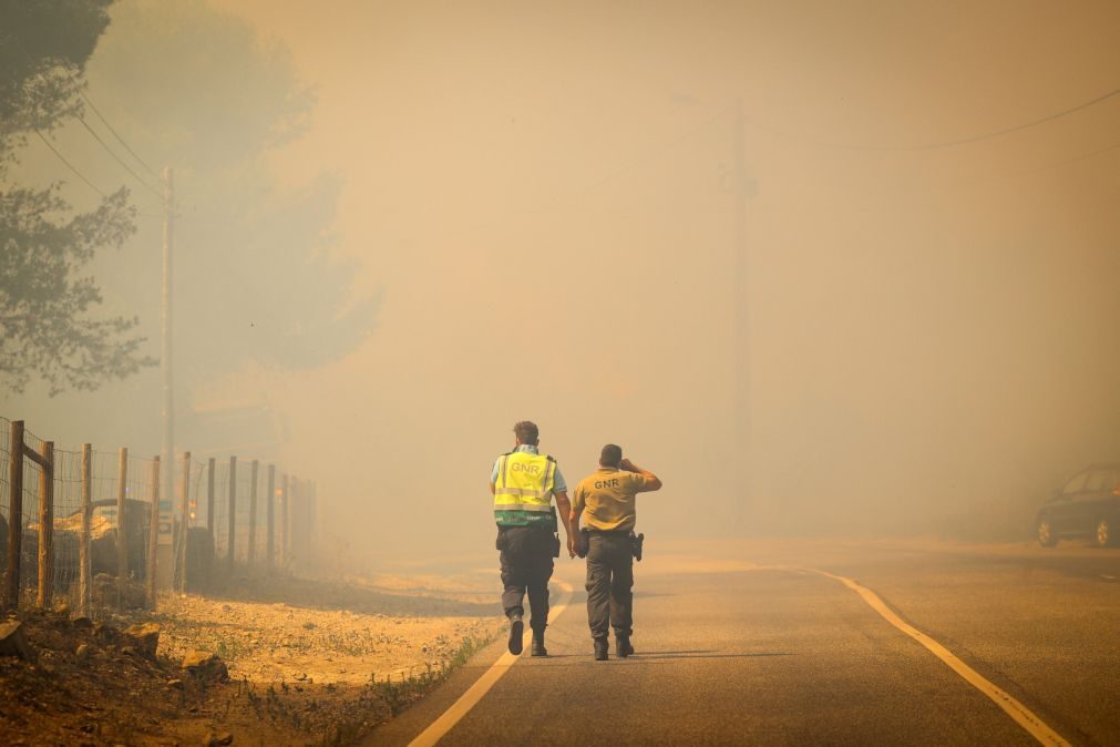 Seis bombeiros com ferimentos sem gravidade em Alcabideche