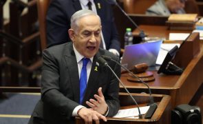 Netanyahu retoma negociações de tréguas com o Hamas antes de viajar para os EUA