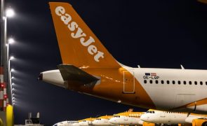 Tripulantes da easyJet reúnem-se em assembleia geral para analisar situação laboral