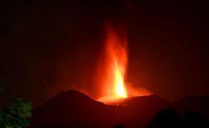 Aeroporto italiano da Catânia suspende voos devido a nova erupção do Etna