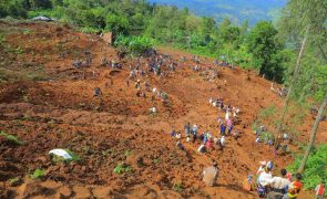 Sube para 257 o número de mortos em deslizamento de terras na Etiópia