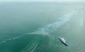 Petroleiro naufraga ao largo das Filipinas e provoca fuga de hidrocarbonetos
