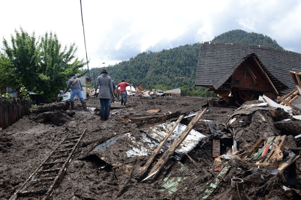 Pelo menos cinco mortos e 15 desaparecidos devido a fortes chuvas no Chile