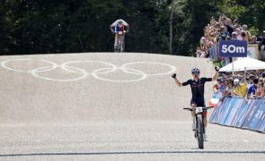 Paris2024 - Thomas Pidcock 'bisa' e Pauline Prévot estreia 'ouro' em 'cross country'