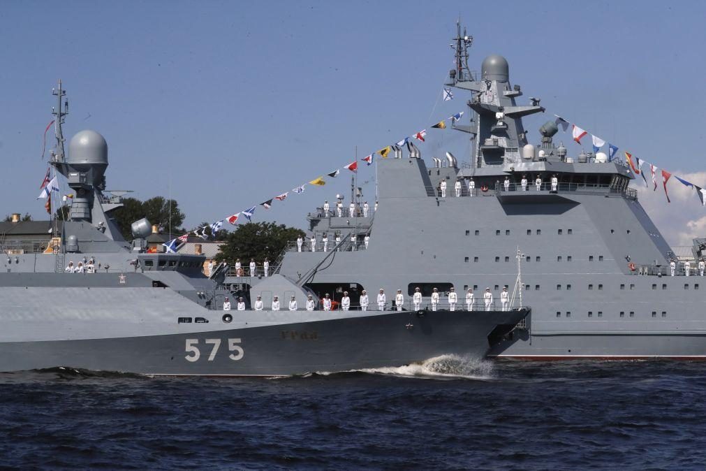 Marinha russa inicia exercícios com participação de cerca de 300 navios